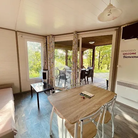 Hébergement de vacances Le Village Enchanteur *